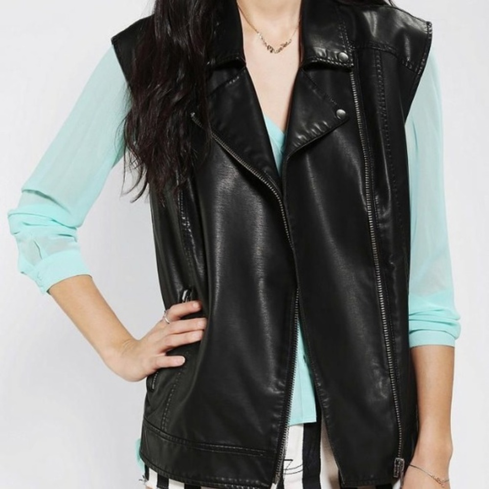 Oversized Black leather vest